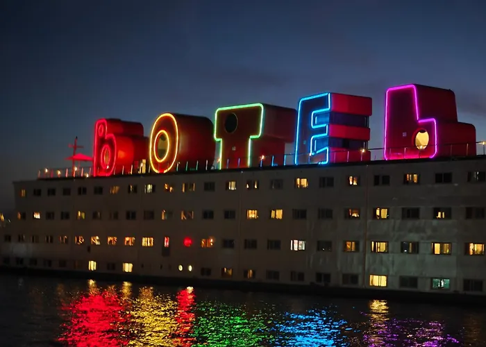 Botel Hotel 3*