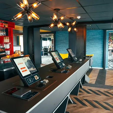 Ξενοδοχείο Botel 3*