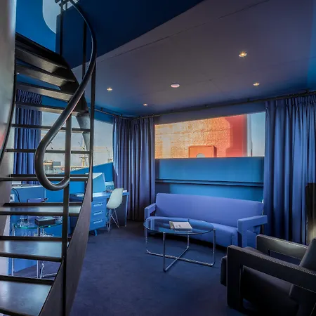 Botel Hotel 3*