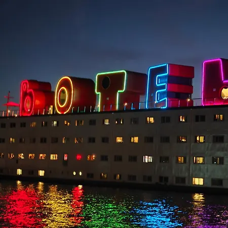 Botel Hotel 3*