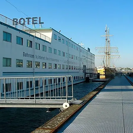 Botel 3*