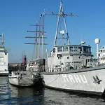 Botel 3*