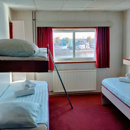 Botel Hotel 3*