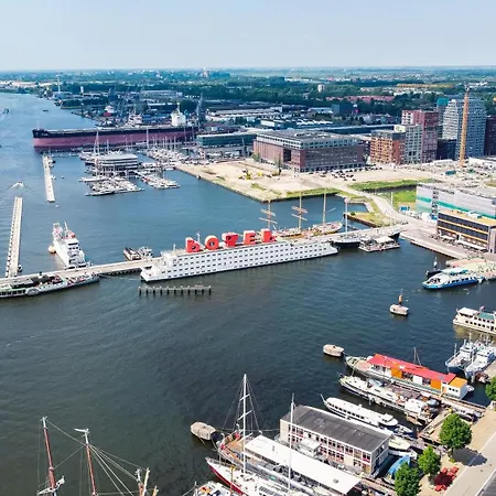 Hotel Botel 3*