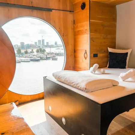 Botel Hotel 3*