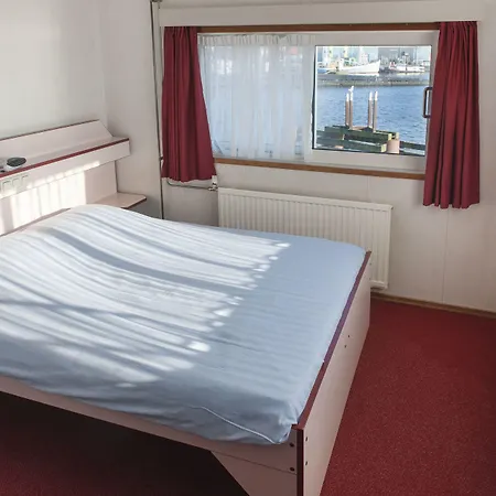Hotel Botel 3*